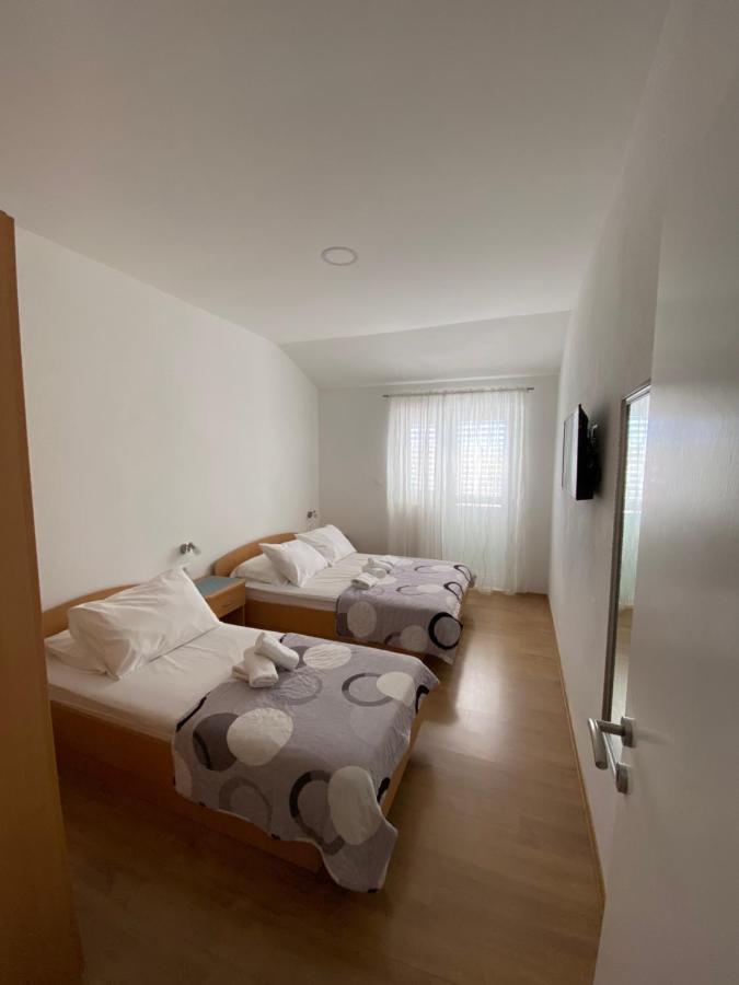 Apartmani Mare Baška Voda Exteriör bild